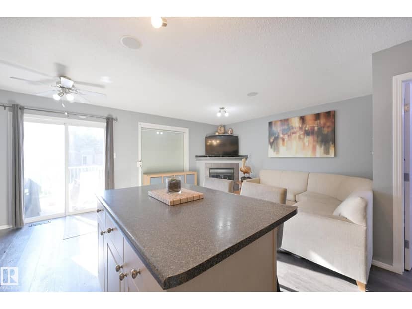 8127 7 AV SW — photo 12 of 40
