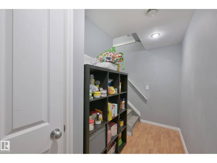 8127 7 AV SW — photo 32 of 40