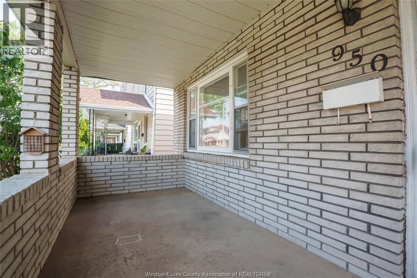 950 Elsmere — photo 4 of 32