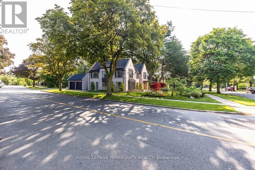 2 Chieftain Crescent — photo 2 of 40