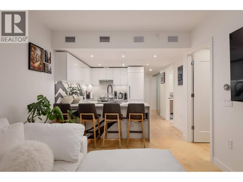 1005 135 E 13TH STREET, North Vancouver, photo 5