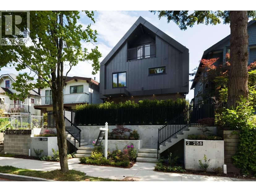 2 258 E 19 AVENUE, Vancouver