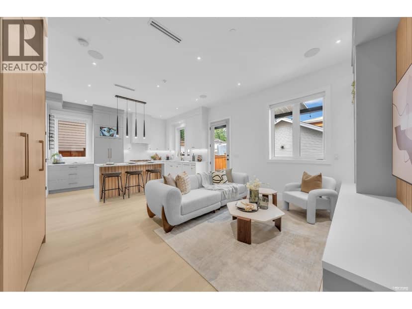 2 3627 E 45TH AVENUE, Vancouver