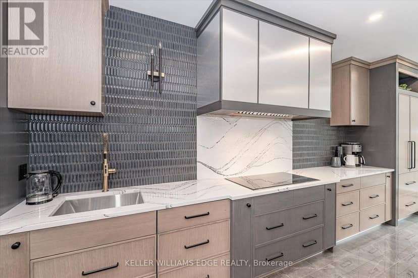 202 - 2060 Lakeshore Road — photo 7 of 40