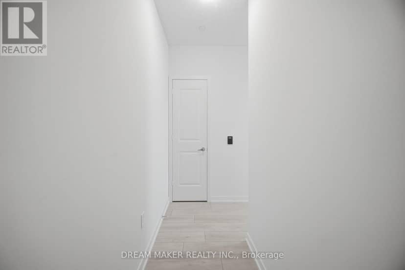 511 - 38 Annie Craig Drive — photo 5 of 40