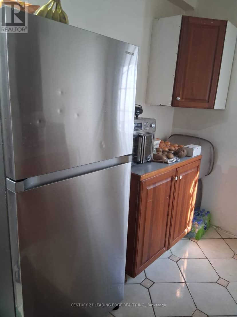 290 Welland Ave Avenue — photo 4 of 11