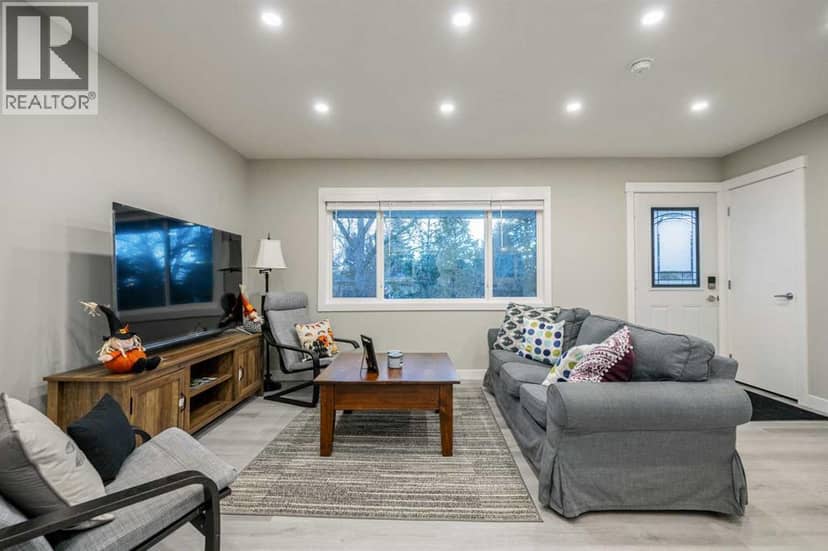 471 Northmount Drive NW, Calgary