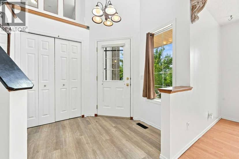 100 Coventry Road NE, Calgary, photo 3