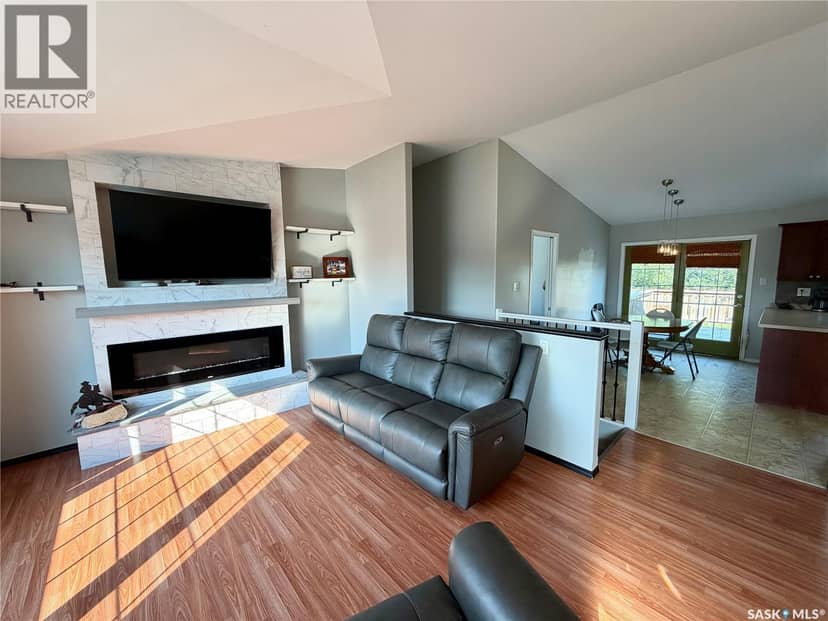 303 5th STREET W, Carnduff, photo 2