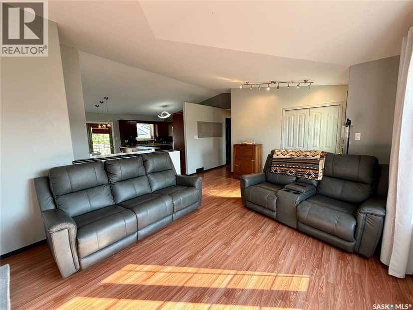 303 5th STREET W, Carnduff, photo 3