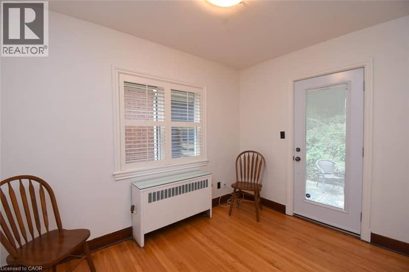 8 KINGSWAY Drive — photo 16 of 40