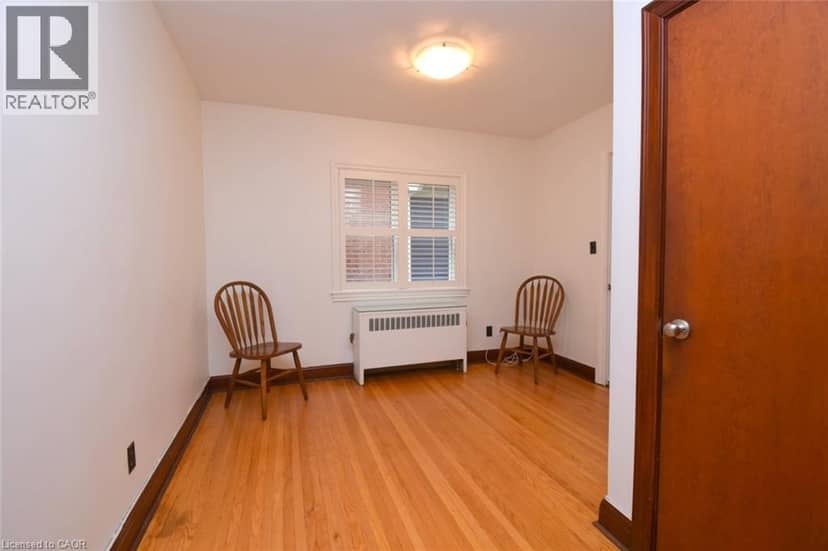 8 KINGSWAY Drive — photo 17 of 40