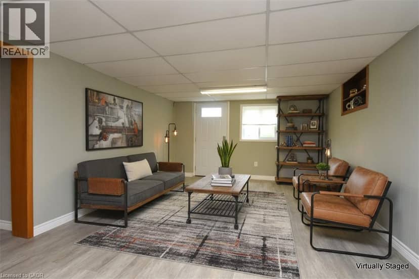 8 KINGSWAY Drive — photo 37 of 40