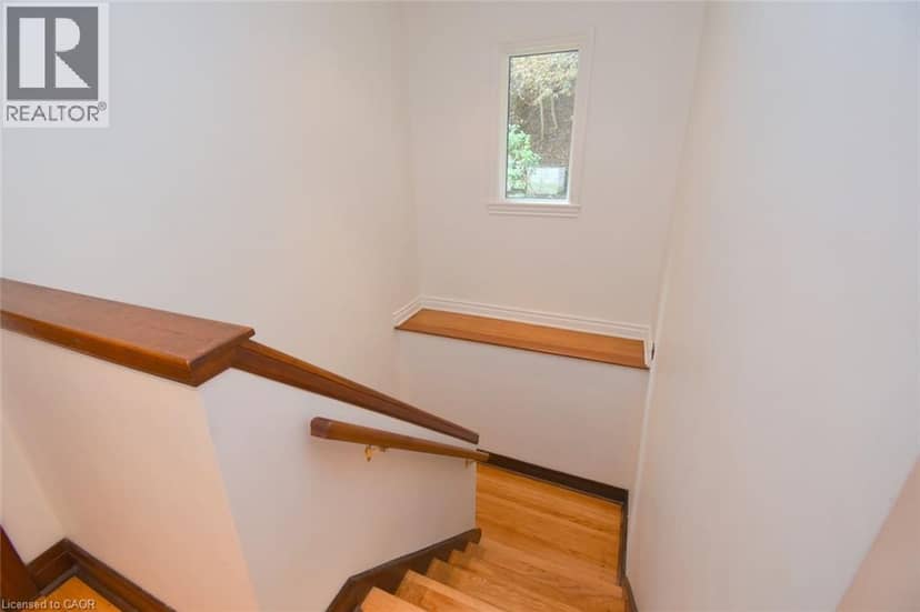 8 KINGSWAY Drive — photo 19 of 40