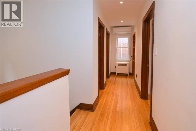 8 KINGSWAY Drive — photo 18 of 40