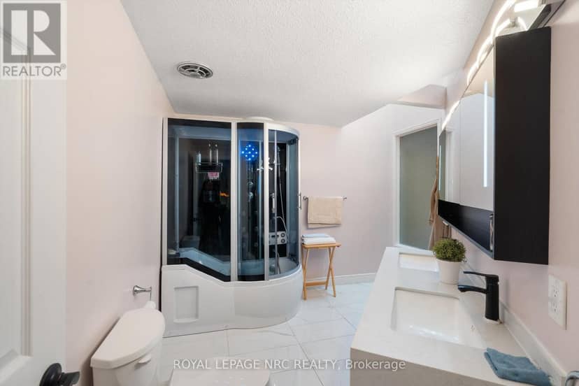 46 Adelene Crescent — photo 20 of 40