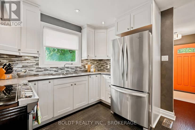 9 Woodgate Avenue — photo 13 of 40
