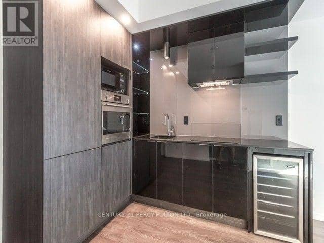 4007 - 70 Temperance Street — photo 10 of 32
