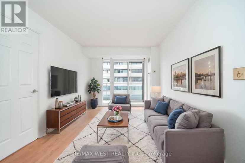 1211 - 736 Spadina Avenue — photo 3 of 10