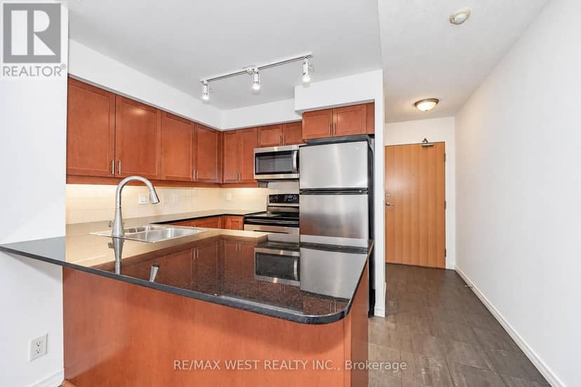1211 - 736 Spadina Avenue — photo 4 of 10
