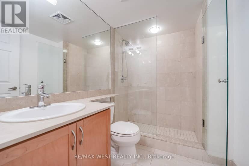 1211 - 736 Spadina Avenue — photo 6 of 10