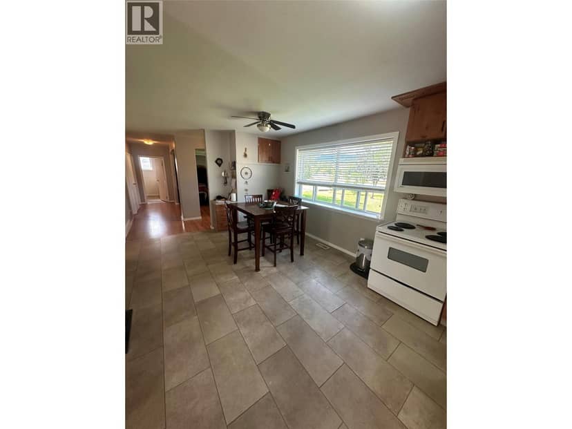 4704 Nicholson Road, Chetwynd, photo 3