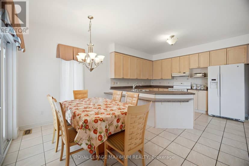 34 Kirkwood Crescent — photo 17 of 40