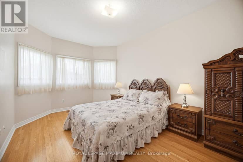 34 Kirkwood Crescent — photo 19 of 40