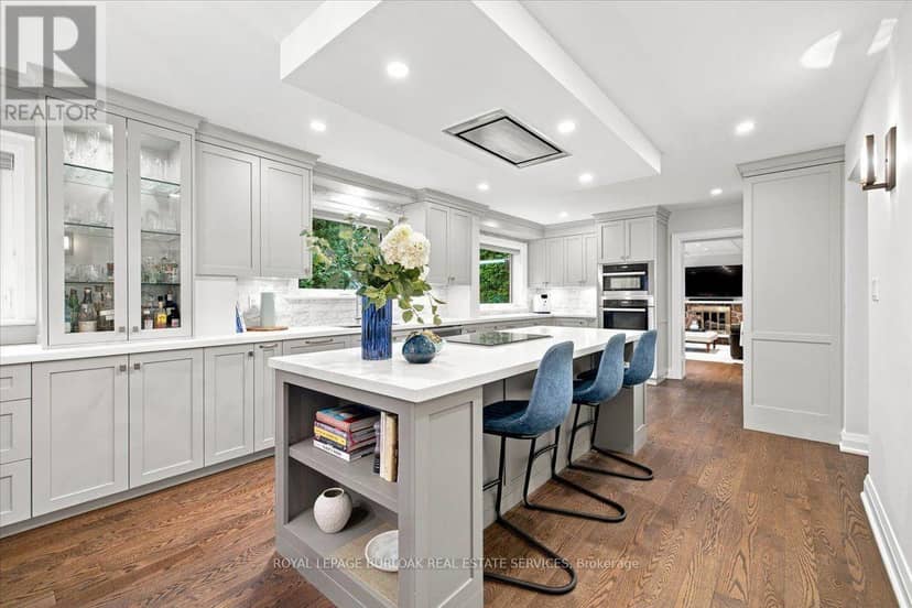 4430 Hawthorne Drive — photo 12 of 40