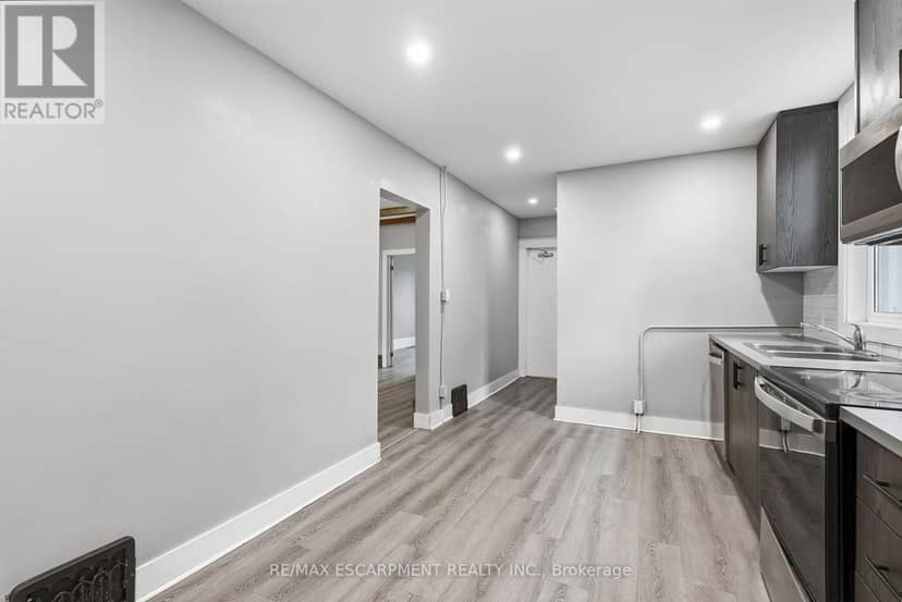 63 Melrose Avenue S — photo 12 of 40
