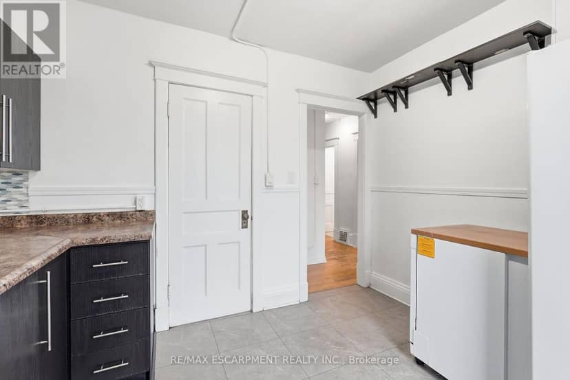 63 Melrose Avenue S — photo 15 of 40