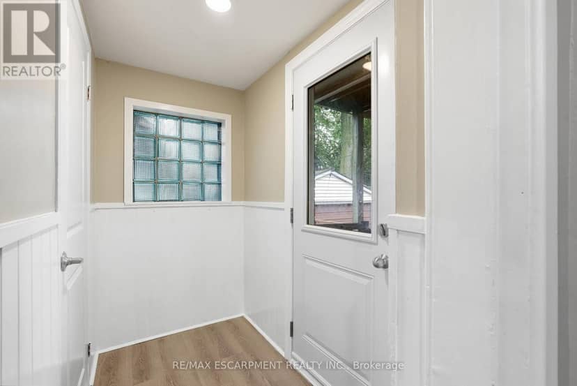 63 Melrose Avenue S — photo 16 of 40