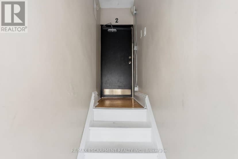 63 Melrose Avenue S — photo 17 of 40