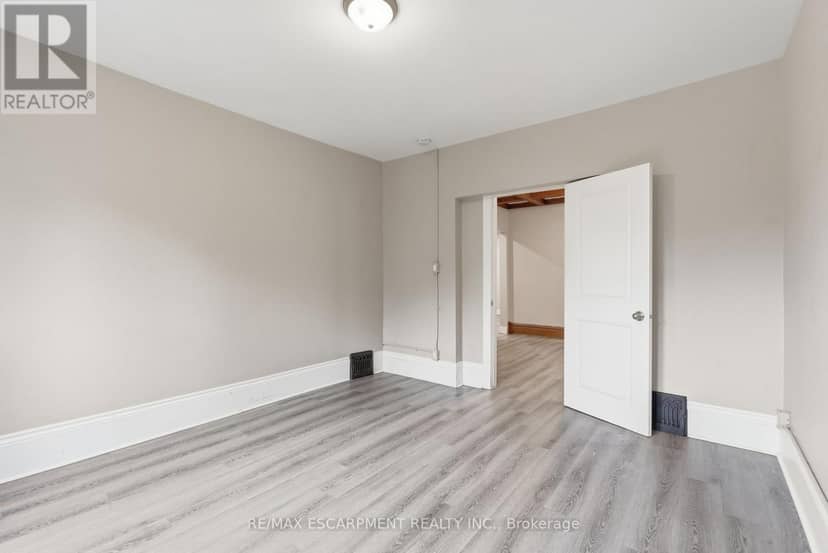 63 Melrose Avenue S — photo 23 of 40