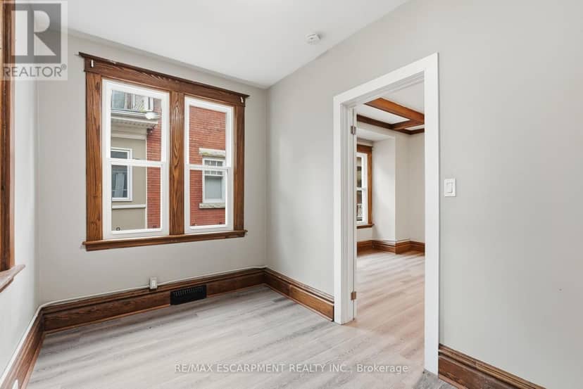 63 Melrose Avenue S — photo 25 of 40