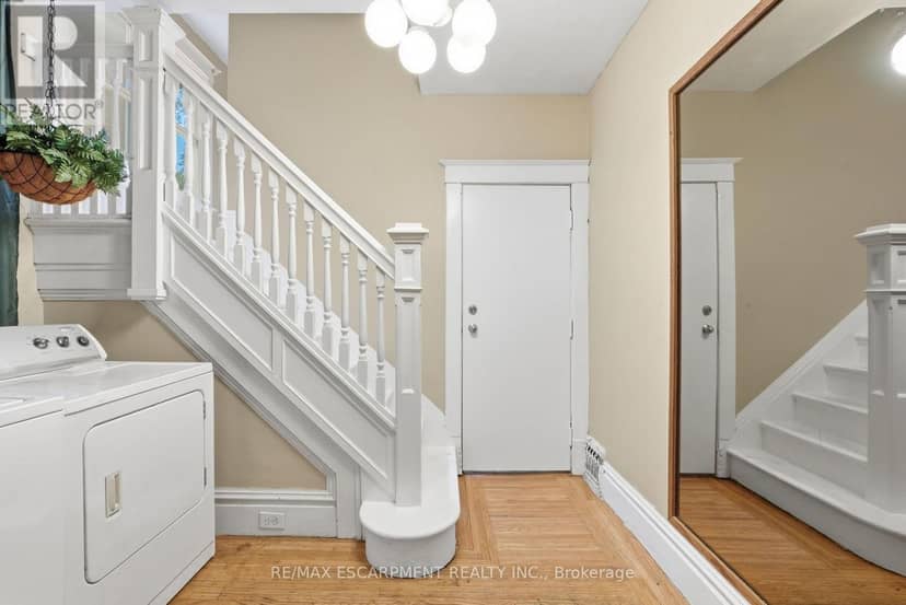 63 Melrose Avenue S, Hamilton, photo 4