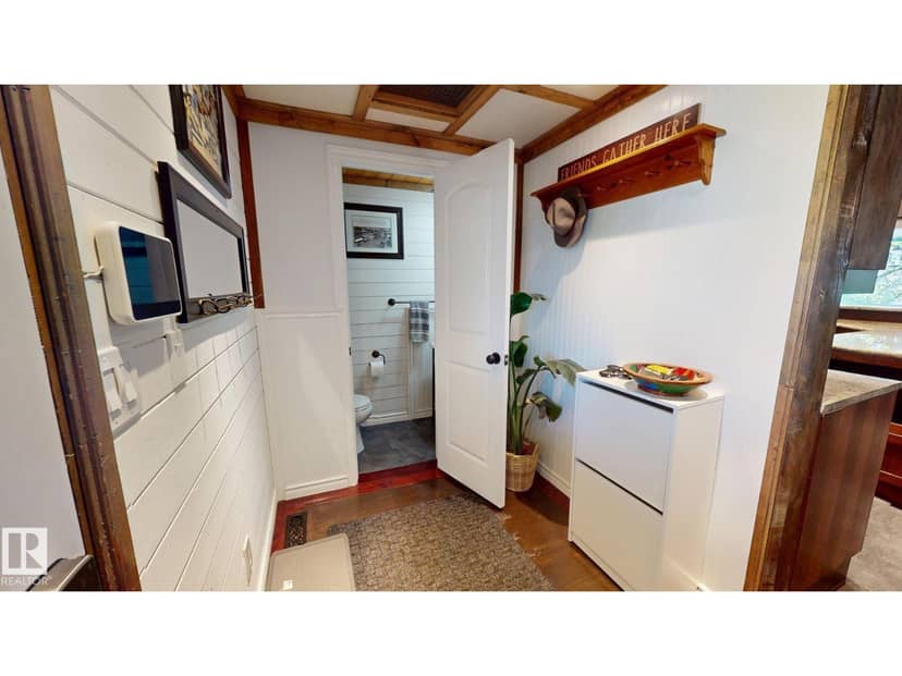 5040 51 AV — photo 11 of 40