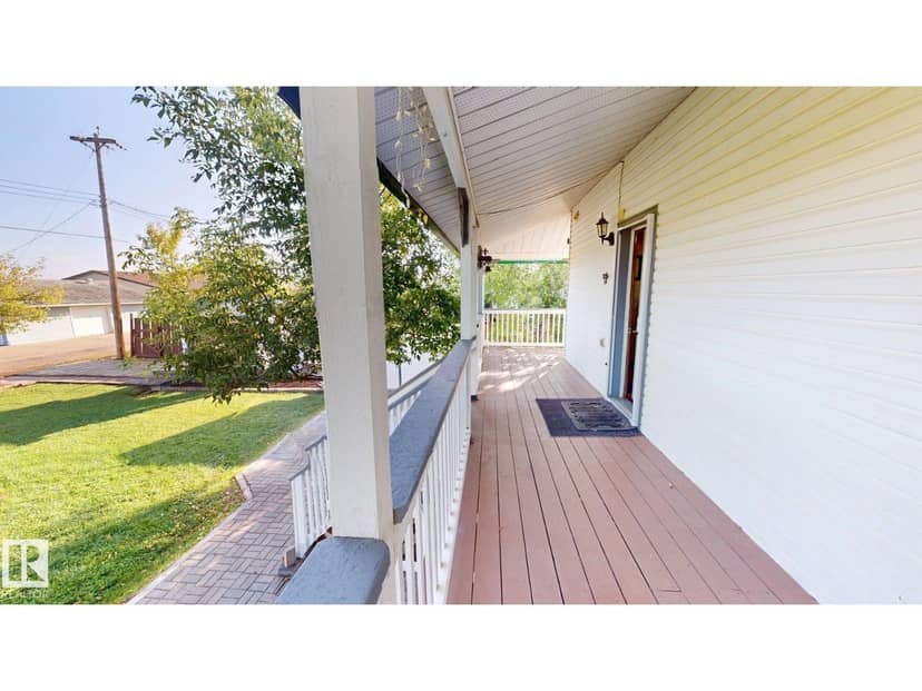 5040 51 AV — photo 35 of 40