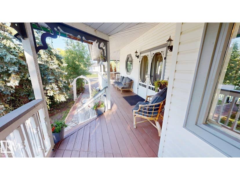 5040 51 AV — photo 38 of 40