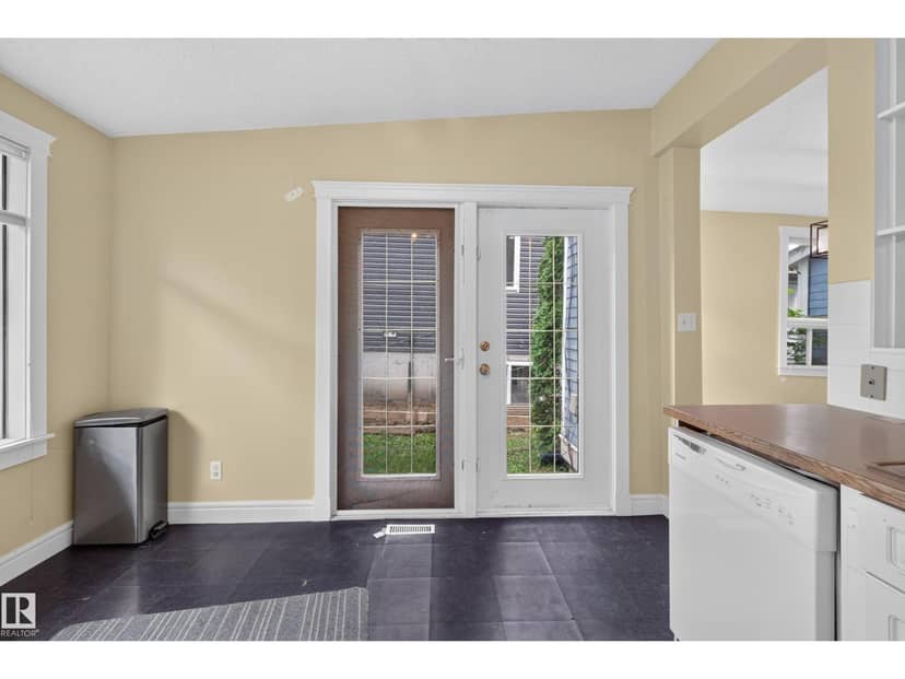 11212 75 AV NW — photo 33 of 40