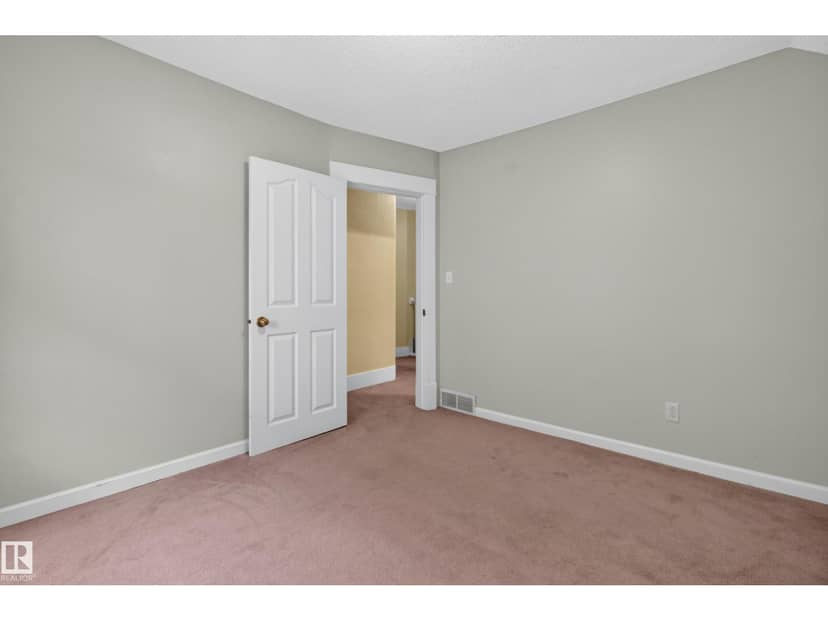 11212 75 AV NW — photo 39 of 40