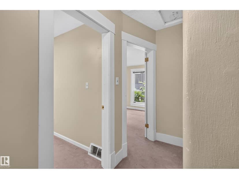 11212 75 AV NW — photo 35 of 40
