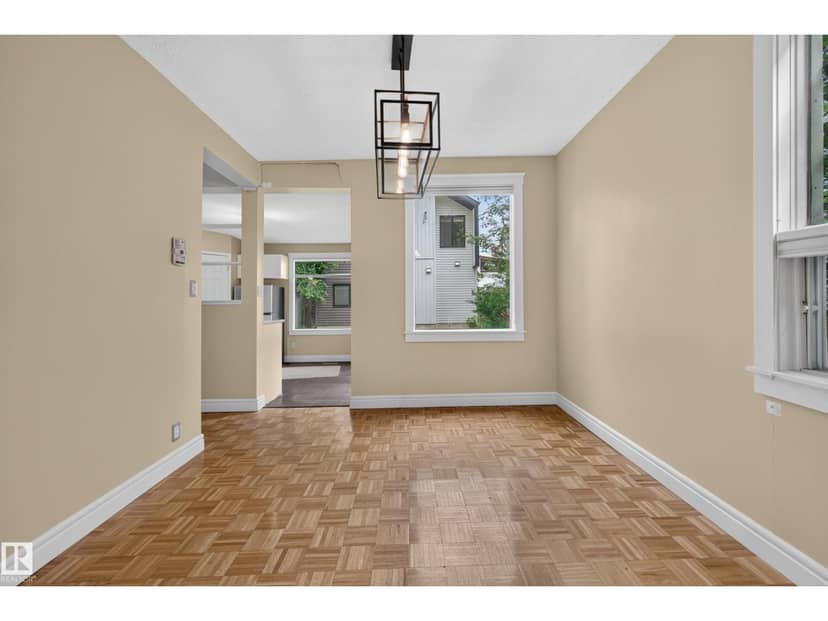 11212 75 AV NW — photo 30 of 40