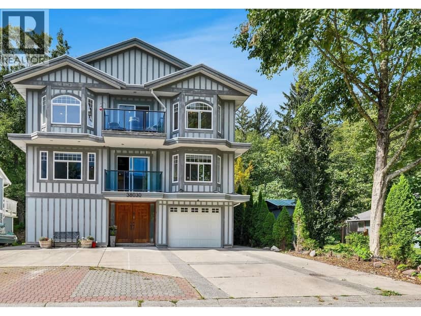 38030 SEVENTH AVENUE, Squamish