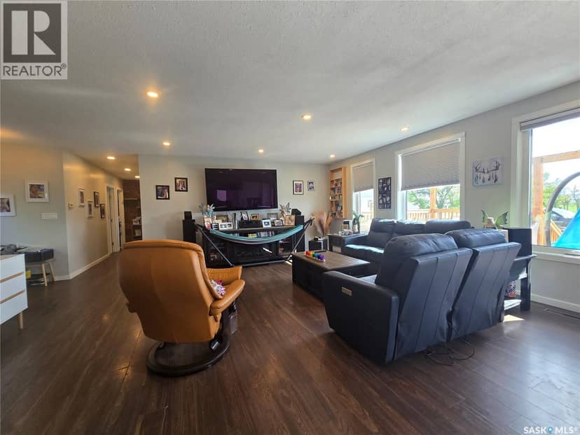211 Rye Street — photo 9 of 28