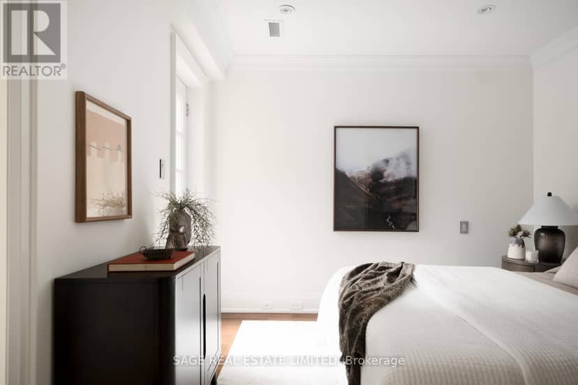 3D - 319 Lonsdale Road — photo 21 of 40
