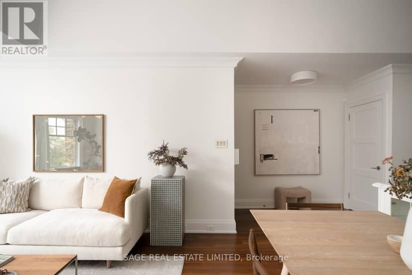3D - 319 Lonsdale Road — photo 9 of 40