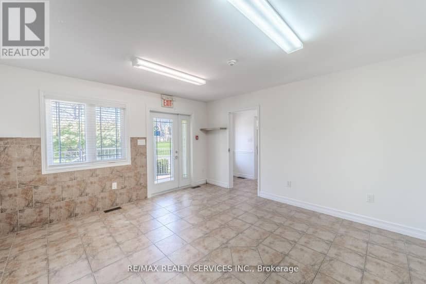 8006 Norton Street S — photo 10 of 40