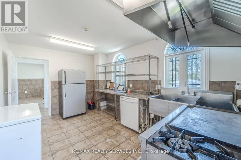 8006 Norton Street S — photo 9 of 40
