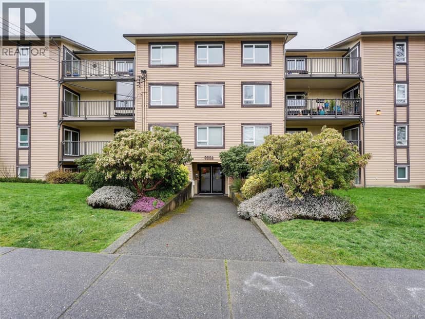 406 3258 Alder St, Saanich
